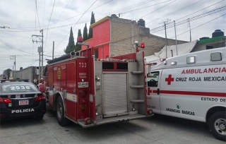 Atienden Bomberos de Toluca flamazo en la colonia El Seminario