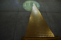 Esta pieza fue creada en colaboración entre la Casa de Moneda de Austria y la empresa Proaurum, especialista en el comercio de oro, y se exhibe en la sede de esta última, en Múnich, Alemania.