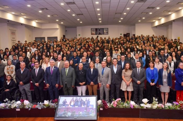 Autoridades estatales y especialistas participan en el Foro Internacional Gobierno 4.0, donde analizan los retos y alcances de la inteligencia artificial en la administración pública y la justicia.