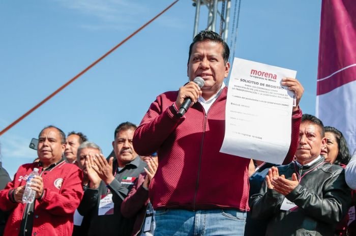 Carlos Avilés Osorio formalizó sus aspiraciones dentro de Morena ante simpatizantes en Nezahualcóyotl.