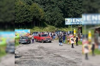 Pobladores de San Jerónimo Acazulco y San Pedro Atlapulco bloquearon la carretera La Marquesa-Tenango, en Ocoyoacac.