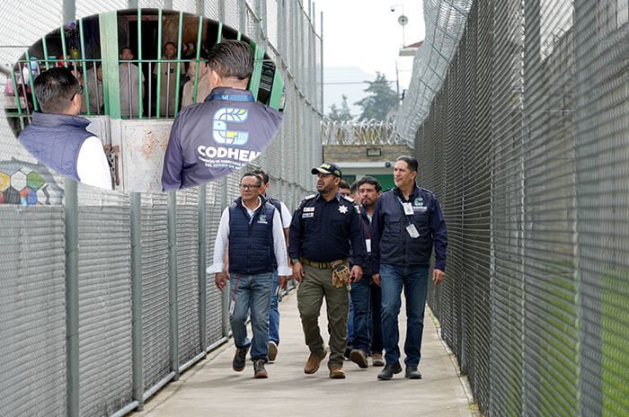 Víctor Leopoldo Delgado Pérez, presidente de la CODHEM, supervisó de manera directa los operativos de revisión realizados en el penal de Santiaguito.