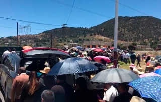 Sepultan a víctimas de accidente en  Tepetlaoxtoc; siguen retenidas unidades