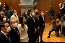 Ha ocupado cargos en administración pública estatal, en el Poder Judicial de la Federación y se ha desempeñado como docente