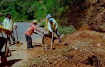 Lluvias provocan deslaves en carreteras