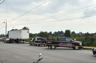 El hallazgo fue reportado por transeúntes que circulaban por la zona cercana al parque industrial de Toluca.