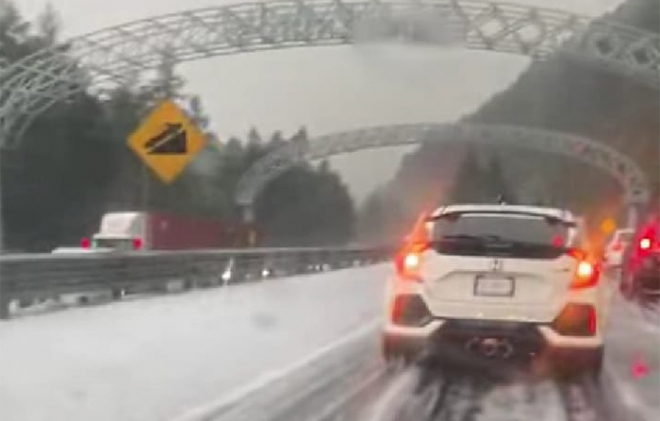 #Video: Granizada en la México-Toluca; tránsito lento