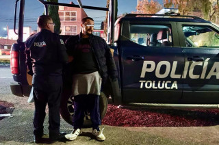 Rolan “N” fue puesto a disposición de la Fiscalía del Estado de México luego de correr descalzo entre lápidas y romper vidrios y cruces.