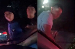 En un video del incidente se observa a tres hombres descendiendo de su vehículo para romper el parabrisas, limpiaparabrisas y patear las puertas