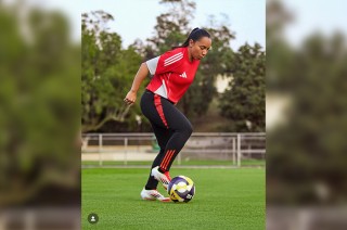 A los 14 años, Charlyn Corral comenzó a escribir su historia como una gran futbolista. A esa edad, fue nombrada “niña prodigio” por la FIFA.