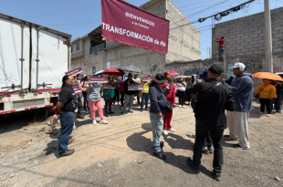 Vecinos de Tultitlán marchan y colocan mensajes de protesta para rechazar la denominación “Cuarta Transformación”