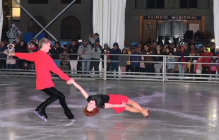 El presidente municipal de Huixquilucan inaugura Pista de Hielo 2019