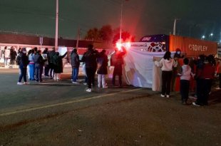Trabajadores del IMSS bloquearon vialidades en Ecatepec, Tecámac y Coacalco para exigir medicamentos, insumos médicos y mejores condiciones laborales.