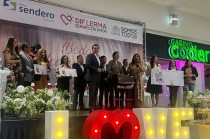 Durante la ceremonia, encabezada por el presidente municipal Miguel Ángel Ramírez Ponce y su esposa, Marisol Mote Martínez, se destacó la importancia del compromiso y la legalidad en el núcleo familiar.