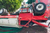 #Video: Aparatosa volcadura de pipa en Ecatepec