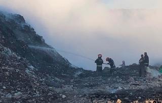 #Video: Cumplen dos días incendios en basureros del Edomex