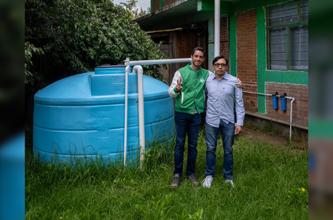 Sistema de captación de agua de lluvia instalado para abastecer bebederos y mejorar el acceso al agua en espacios públicos.