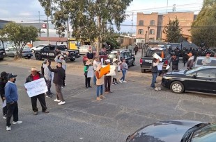 Los inconformes se encuentran frente al Centro de Justicia de Lerma