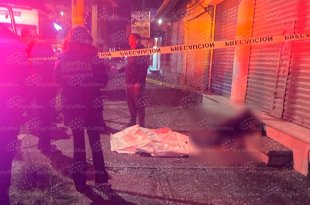 Un joven de aproximadamente 20 años fue encontrado sin vida en las inmediaciones de la Terminal de Toluca; autoridades investigan la causa del fallecimiento.