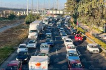 Tránsito vehicular sobre la carretera Toluca-Tenango, una de las principales vías de conexión hacia el sur del Estado de México.