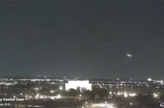 En redes sociales, circula un video que muestra una explosión en el aire