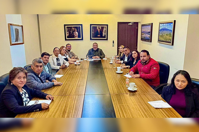 Horacio Duarte se reúne con el Cabildo de El Oro para coordinar acciones de gobernabilidad y paz municipal.