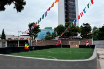 Natación, fútbol, gimnasia, box, taekwondo, pintura, barro, cine y baile moderno forman parte de la oferta que busca fomentar el desarrollo integral de las y los participantes.