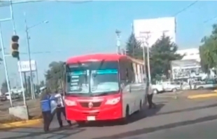 #Video: Cadetes detienen camión por circular de manera imprudente en #Toluca