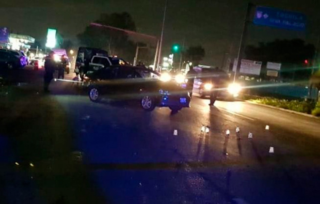 Rafaguean con 50 balazos a pareja frente a a un bar, en Texcoco