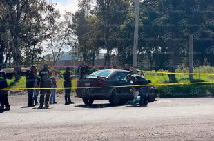 Una mujer de 72 años murió luego de que el automóvil en el que viajaba chocó contra la parte trasera de un tráiler sobre la carretera Toluca-Atlacomulco, a la altura del mercado de Palmillas.