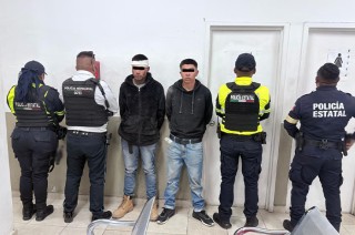 Después de practicar una revisión apegada a los protocolos, se detuvo a Jesús “N” e Israel “N” de 19 y 18 años de edad, respectivamente.