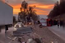 #Precaución: tráiler vuelca y provoca rapiña en la carretera Panamericana Atlacomulco - Acambay