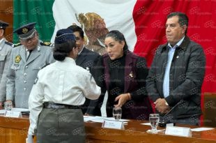 Integrantes del Pentathlón Deportivo Militarizado Universitario recibieron un reconocimiento del Congreso del Estado de México por sus 86 años.