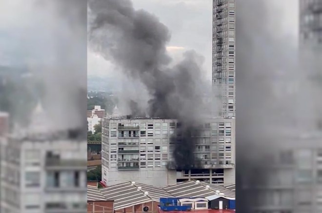 El incendio en la colonia Del Gas de Azcapotzalco dejó cuatro personas intoxicadas y 150 evacuadas.