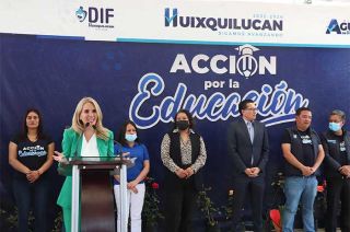 Además, se han entregado más de 30 mil becas en todo el municipio.