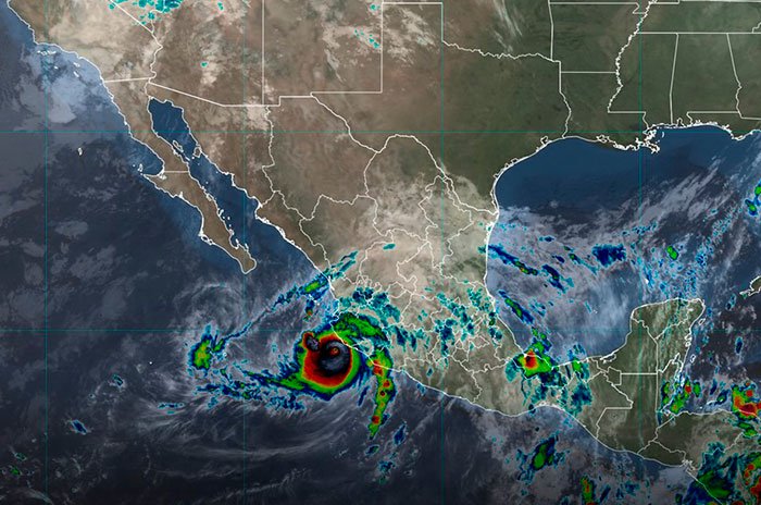 Debido al Huracán Simón se mantiene el pronóstico de lluvias extraordinarias en Jalisco, y torrenciales en Colima.