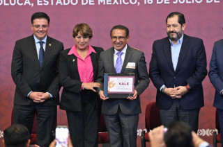 José Vázquez y Delfina Gómez