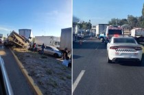 Al lugar arribaron grúas que ayudaron a liberar un carril.