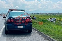 Al lugar acudieron cuerpos de emergencias, quienes confirmaron el fallecimiento del automovilista