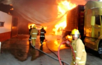 Explota bodega que almacenaba pollo en Tultepec; no hay heridos