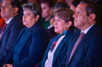 Delfina Gómez durante su asistencia al Primer Informe de Gobierno en Toluca