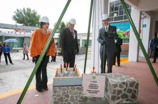 Se comenzó la remodelación de los sanitarios del tercer piso de este espacio.