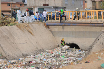 Jornada de limpieza y búsqueda en el canal de Cartagena, en Ecatepec, donde autoridades y madres buscadoras retiraron 22 toneladas de residuos.