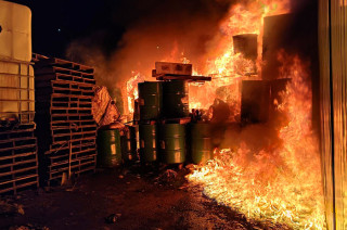 Video: Incendio deja tres viviendas dañadas y más de 100 evacuados en Ecatepec