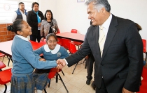 Fernando Zamora equipa escuela con comedor escolar