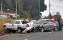 Choque entre taxi y vehículo particular agudizan tráfico en la Toluca-Tenango