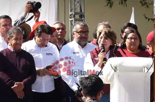 La maestra arrancó en la capital mexiquense su precampaña rumbo a la gubernatura estatal.