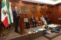 El rector de la Máxima Casa de Estudios Mexiquense explicó que se hizo entrega de 44 distintas clases de implementos
