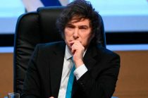 El gobierno de Javier Milei modificó la Ley de Migraciones mediante un Decreto de Necesidad y Urgencia que permite negar el ingreso o expulsar a extranjeros que promuevan mensajes de odio...