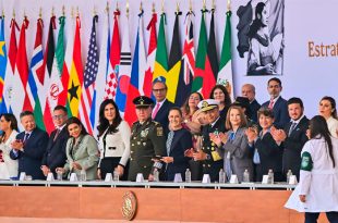 La presidenta Claudia Sheinbaum y la gobernadora Delfina Gómez encabezaron en Zumpango la ceremonia de reconocimiento al personal que participó en la estrategia de seguridad implementada durante la Copa Mundial de Futbol.